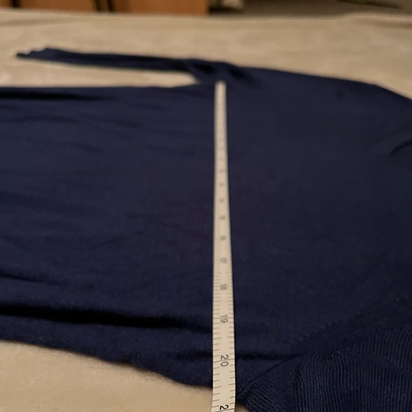 Banana Republic - Luxury Blend Blue V-Neck Sweater - Picture 4 of 8